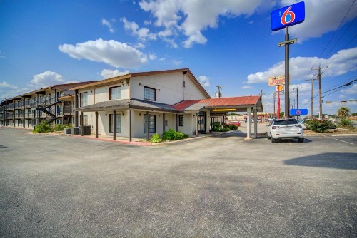 Red Roof Inn San Antonio I-35 North - image 24