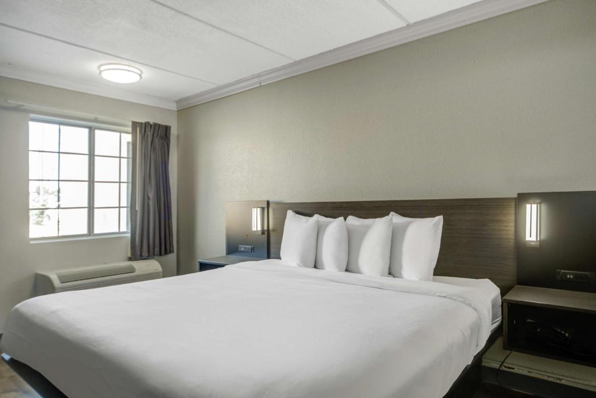 Red Roof Inn San Antonio I-35 North - image 6