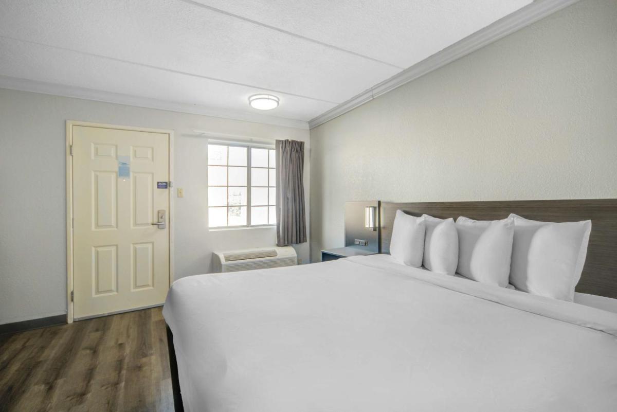 Red Roof Inn San Antonio I-35 North - image 7