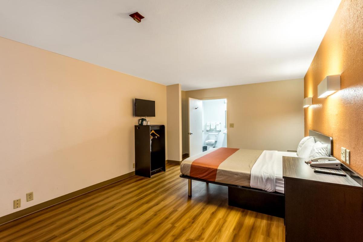 Motel 6-San Antonio TX - South WW White Rd - image 3