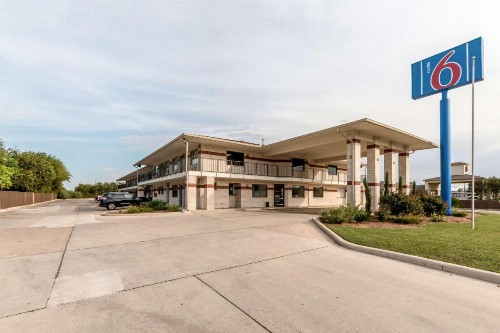 Motel 6-San Antonio TX - South WW White Rd - image 5