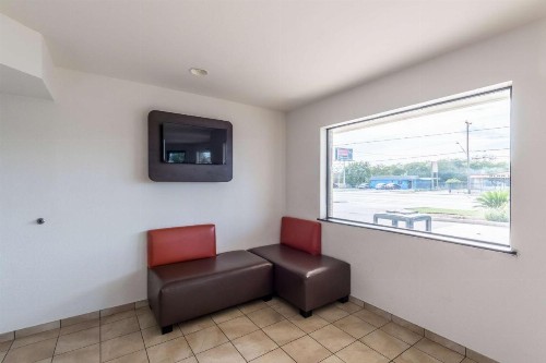 Motel 6-San Antonio TX - South WW White Rd - image 8