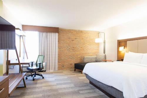 Holiday Inn Express - San Antonio Airport an IHG Hotel - image 2