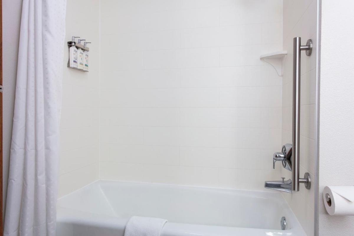Holiday Inn Express - San Antonio Airport an IHG Hotel - image 6