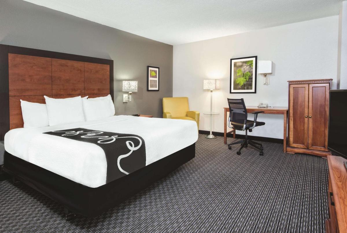 La Quinta by Wyndham San Antonio Riverwalk - image 3