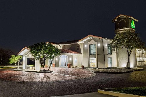 La Quinta Inn by Wyndham San Antonio Lackland - image 11