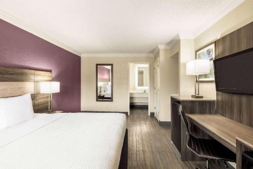 La Quinta Inn by Wyndham San Antonio Lackland - image 12
