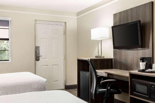 La Quinta Inn by Wyndham San Antonio Lackland - image 13