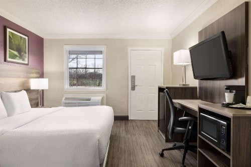 La Quinta Inn by Wyndham San Antonio Lackland - image 15