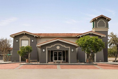 La Quinta Inn by Wyndham San Antonio Lackland - image 19