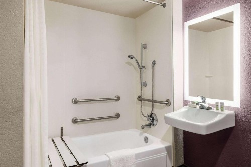 La Quinta Inn by Wyndham San Antonio Lackland - image 21