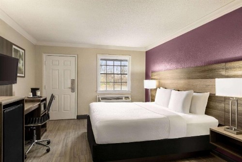 La Quinta Inn by Wyndham San Antonio Lackland - image 22