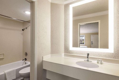 La Quinta Inn by Wyndham San Antonio Lackland - image 25