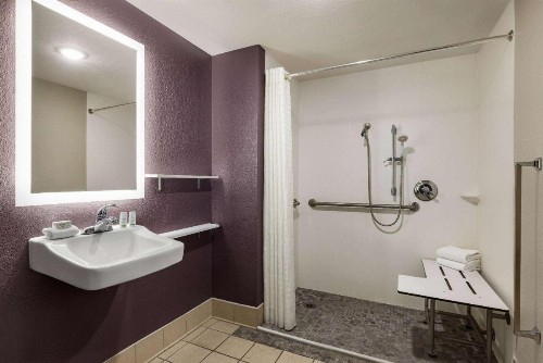 La Quinta Inn by Wyndham San Antonio Lackland - image 3