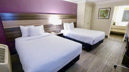 La Quinta Inn by Wyndham San Antonio Lackland - image 4