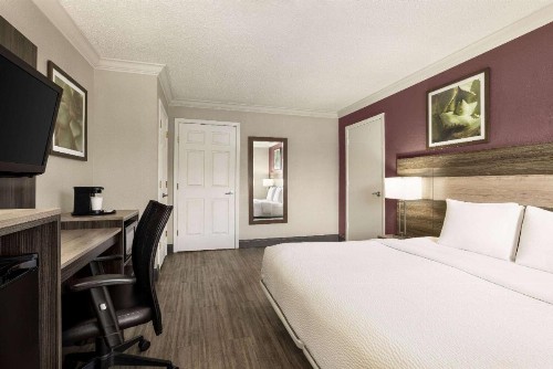 La Quinta Inn by Wyndham San Antonio Lackland - image 6