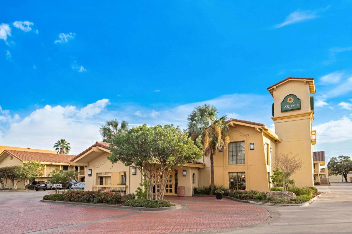 La Quinta Inn by Wyndham San Antonio Market Square - main image