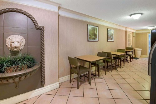 La Quinta Inn by Wyndham San Antonio Market Square - image 13