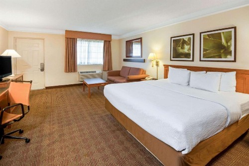 La Quinta Inn by Wyndham San Antonio Market Square - image 14