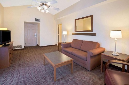 La Quinta Inn by Wyndham San Antonio Market Square - image 15