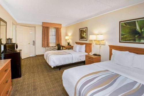 La Quinta Inn by Wyndham San Antonio Market Square - image 3