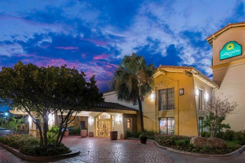 La Quinta Inn by Wyndham San Antonio Market Square - image 4