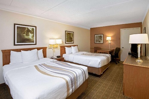 La Quinta Inn by Wyndham San Antonio Market Square - image 7