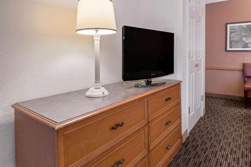 La Quinta Inn by Wyndham San Antonio Market Square - image 9