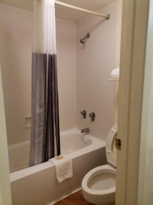 Super 8 by Wyndham San Antonio Near SeaWorld Ingram Park - image 6