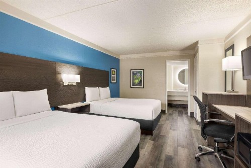 La Quinta Inn by Wyndham San Antonio I-35 N at Toepperwein - image 15