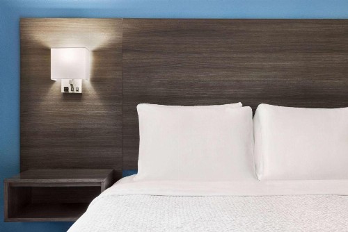 La Quinta Inn by Wyndham San Antonio I-35 N at Toepperwein - image 16