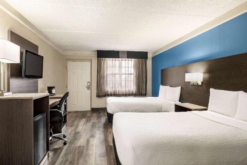 La Quinta Inn by Wyndham San Antonio I-35 N at Toepperwein - image 17