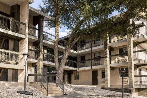 La Quinta Inn by Wyndham San Antonio I-35 N at Toepperwein - image 26