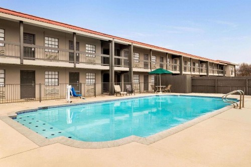 La Quinta Inn by Wyndham San Antonio Vance Jackson - image 3