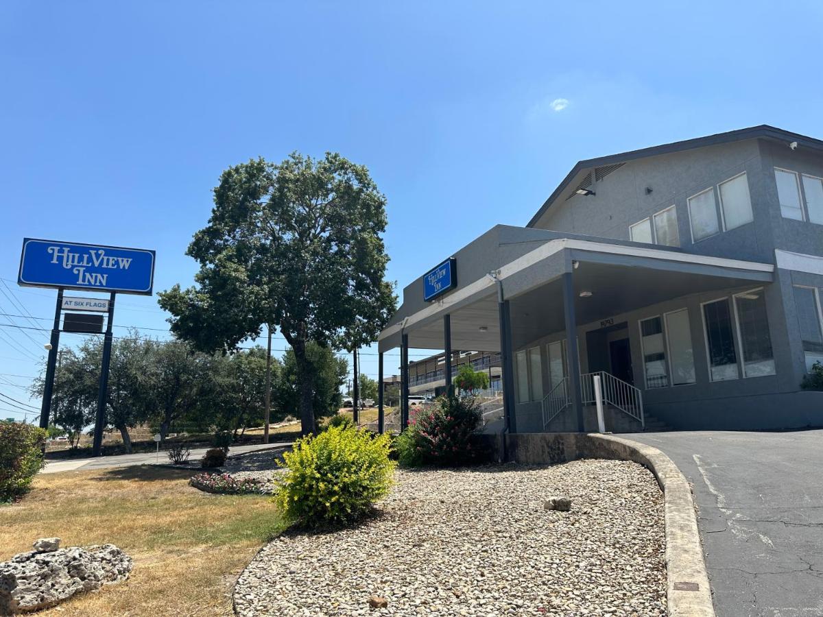 HillView Inn at Six Flags Fiesta - main image