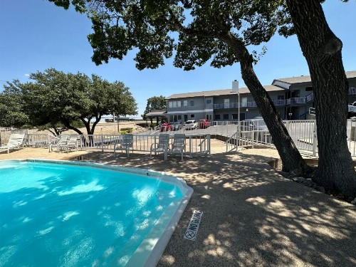 HillView Inn at Six Flags Fiesta - image 6
