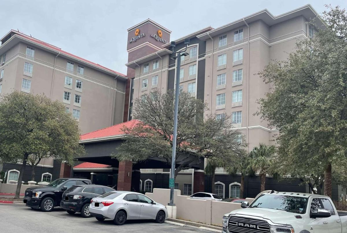 La Quinta by Wyndham San Antonio Airport - main image