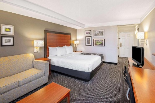 La Quinta by Wyndham San Antonio Airport - image 10