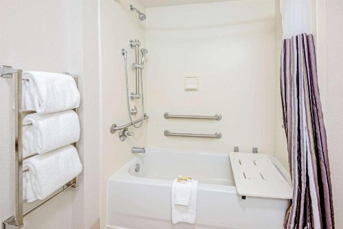 La Quinta by Wyndham San Antonio Airport - image 13