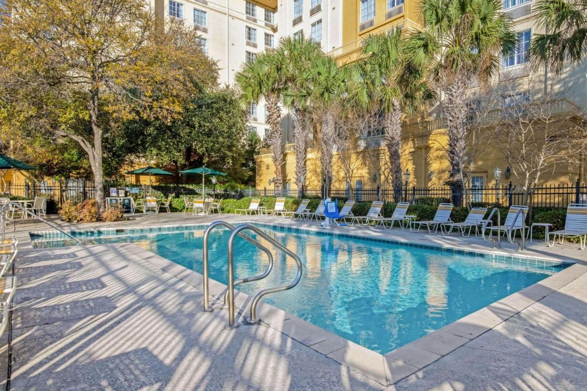 La Quinta by Wyndham San Antonio Airport - image 2