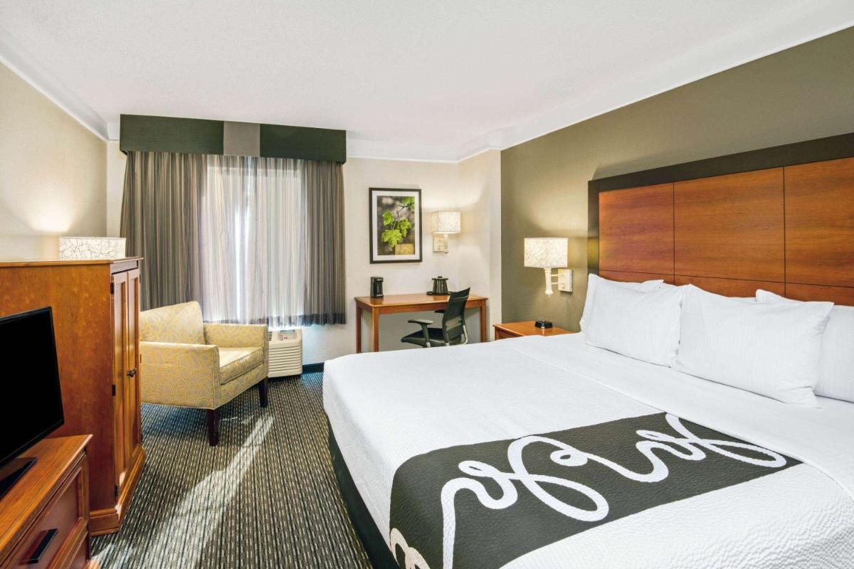 La Quinta by Wyndham San Antonio Airport - image 6