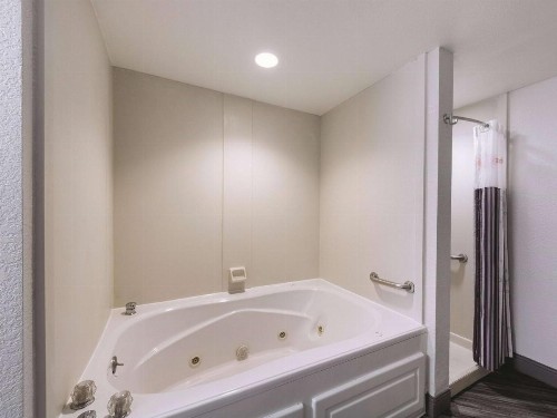 La Quinta by Wyndham San Antonio Downtown - image 32