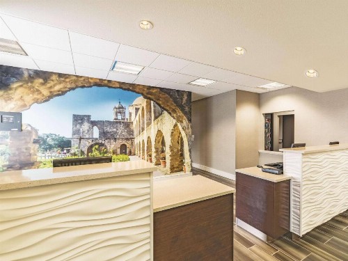 La Quinta by Wyndham San Antonio Downtown - image 8