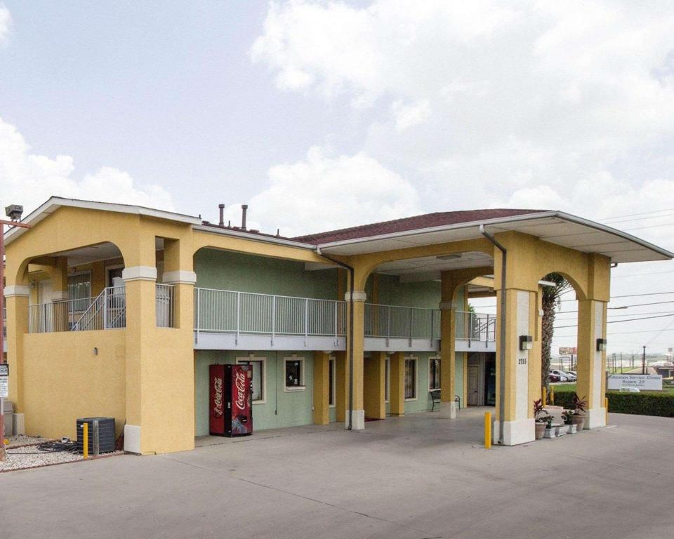 Econolodge Inn & Suites Downtown Northeast - main image