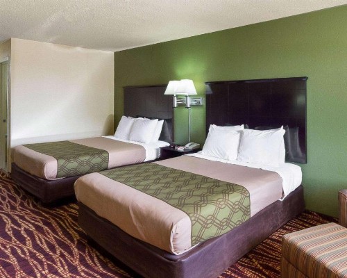Econolodge Inn & Suites Downtown Northeast - image 33