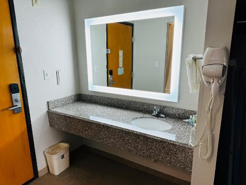 Quality Inn Near Seaworld - Lackland - image 29
