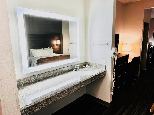 Quality Inn Near Seaworld - Lackland - image 30