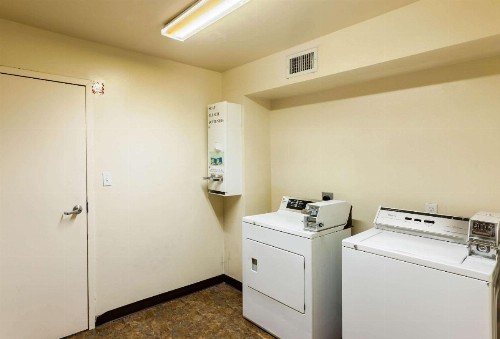 Quality Inn Near Seaworld - Lackland - image 5