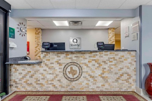Quality Inn Near Seaworld - Lackland - image 6