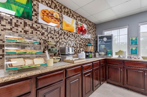 Quality Inn Near Seaworld - Lackland - image 7